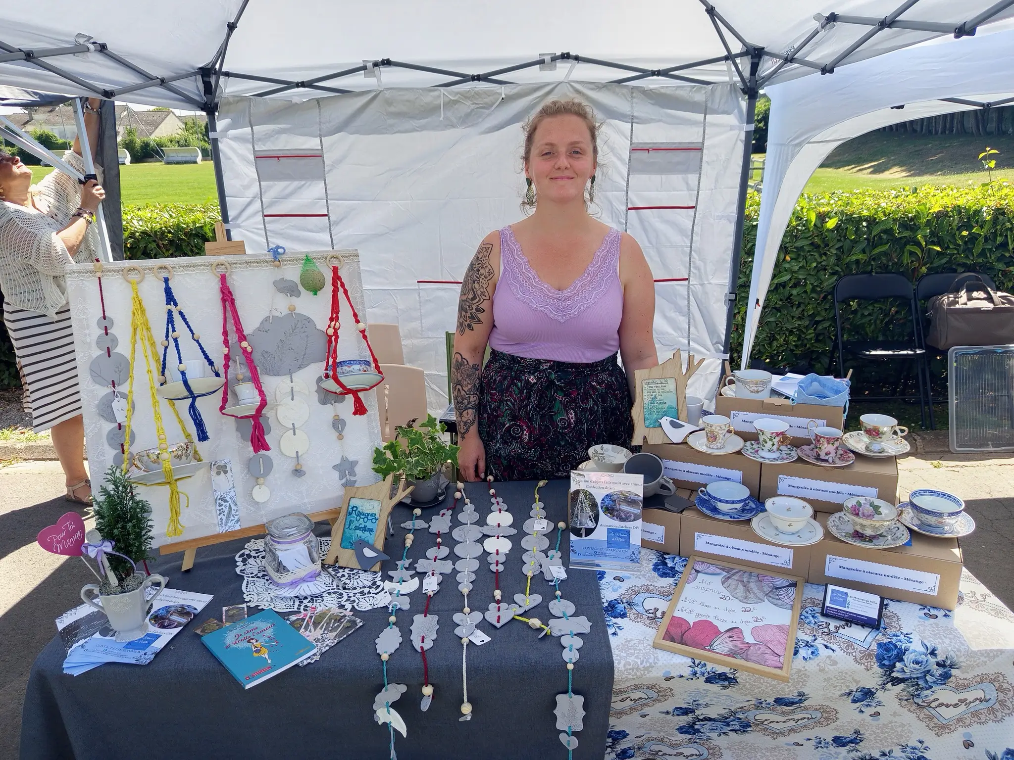 Mon stand avec objet fait main, kits, mangeoires à oiseaux, impressions végétales