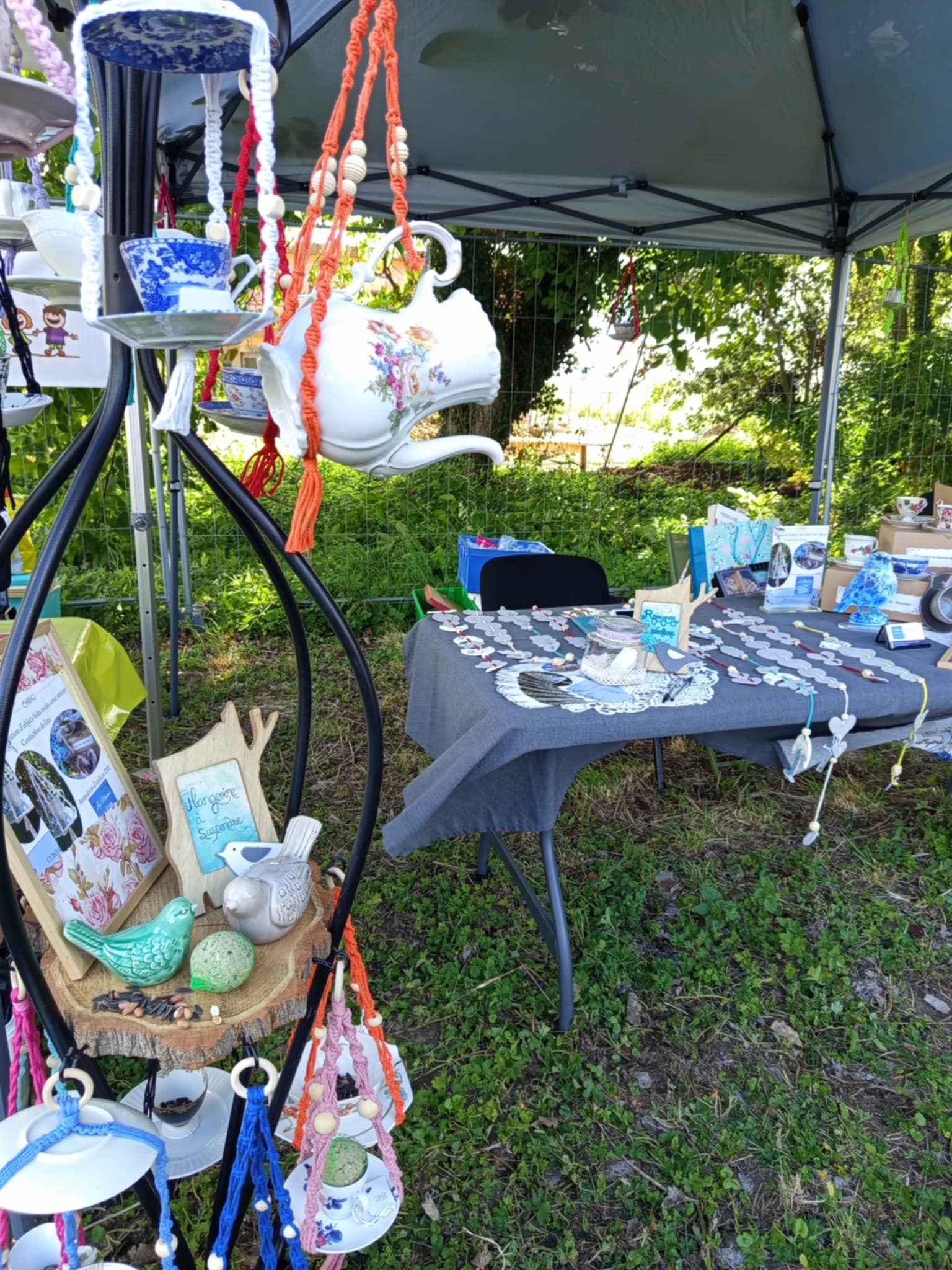 Mon stand avec objet fait main, kits, mangeoires à oiseaux, impressions végétales